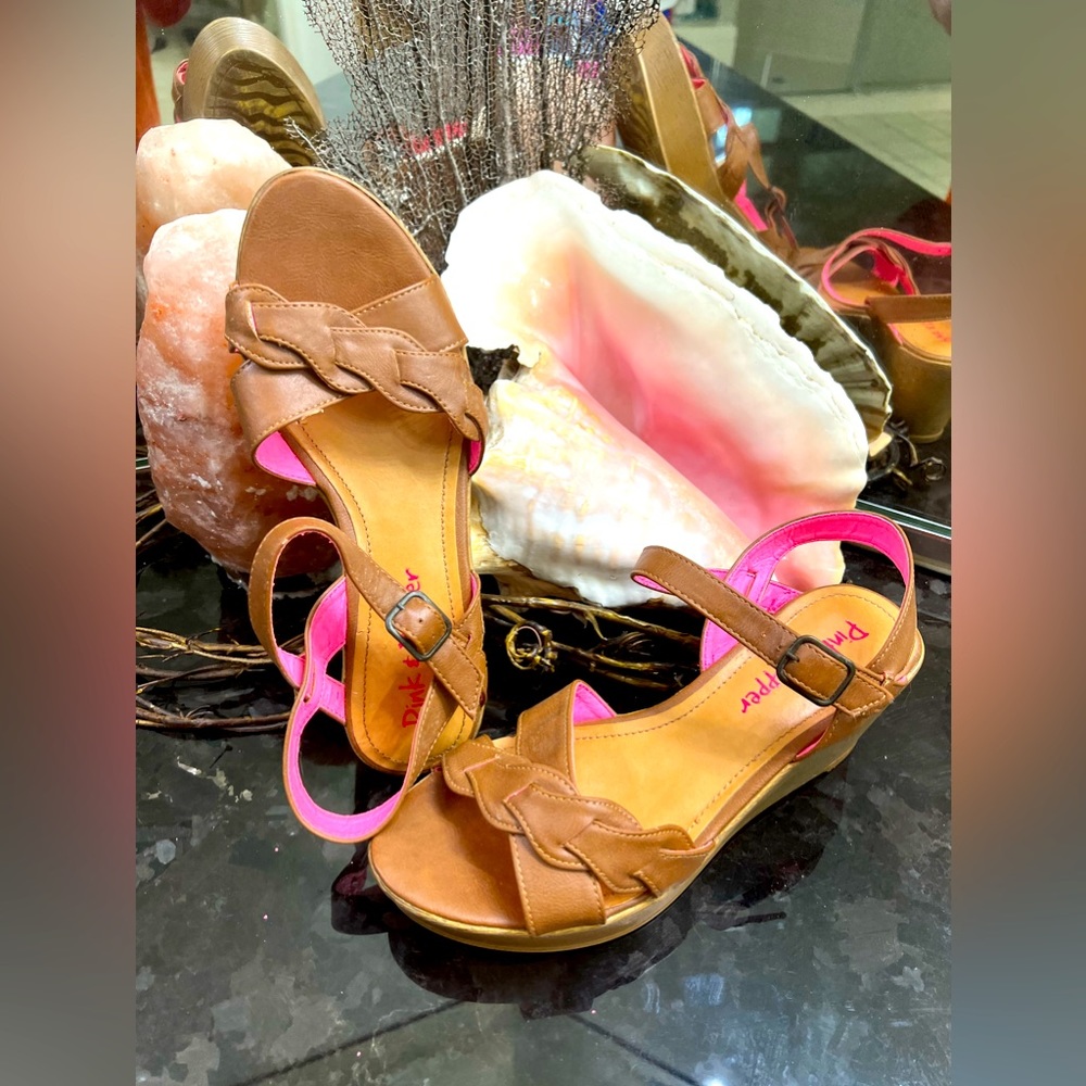 $27- Pink & Pepper Women’s Fabiola Wedge Sandal Brown Size 7